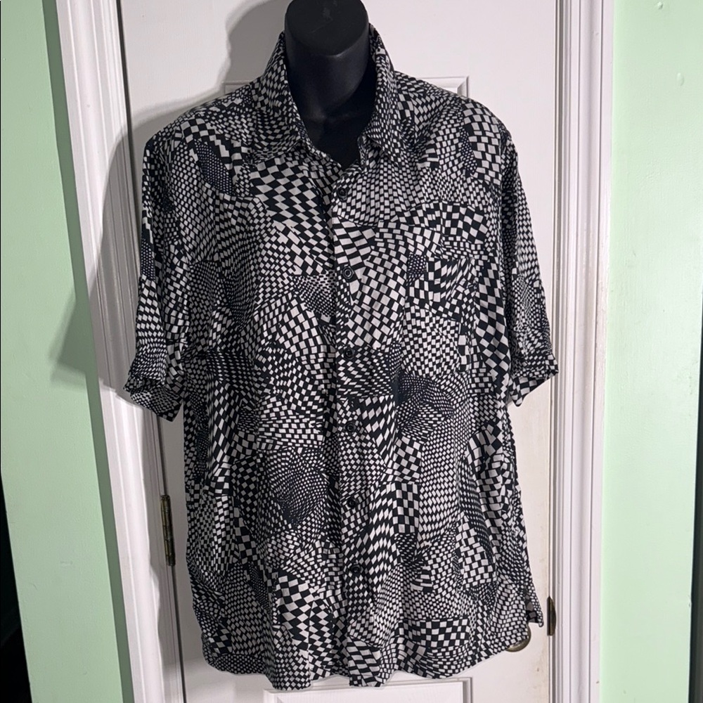 Vintage Silk Black & White Optical Wave Short Sleeve Button-Up Shirt Size Large